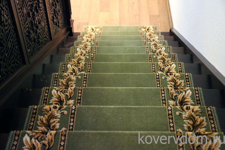 Шерстяная ковровая дорожка с укладкой на лестницу